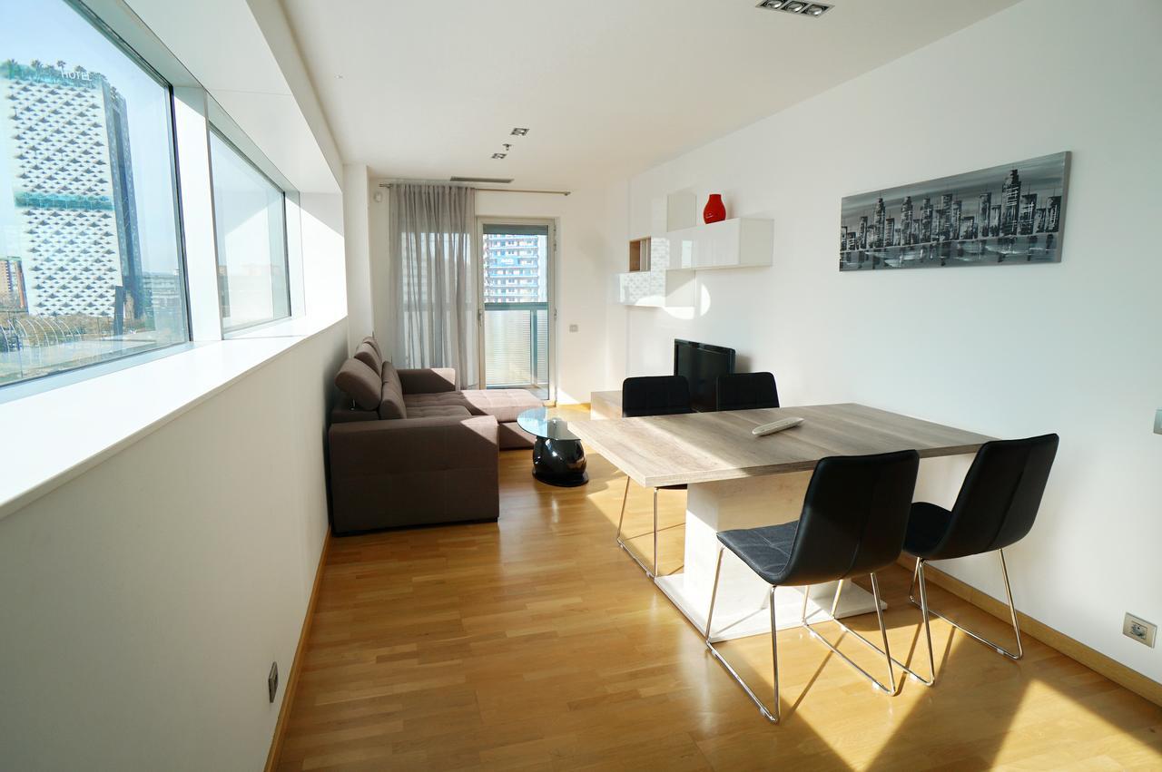 Fira Gran Via - Barcelona4Seasons Apartment โอสปิตาเล็ต เดอ โยเบรกัต ภายนอก รูปภาพ
